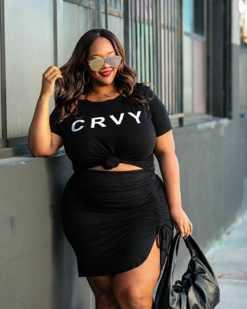 Black T-shirt Plus Size Concert Attires Ideas With Black Casual Skirt: black and black,  hair m,  little black dress,  black casual skirt,  black t-shirt,  black t-shirt and black casual skirt Skirt  