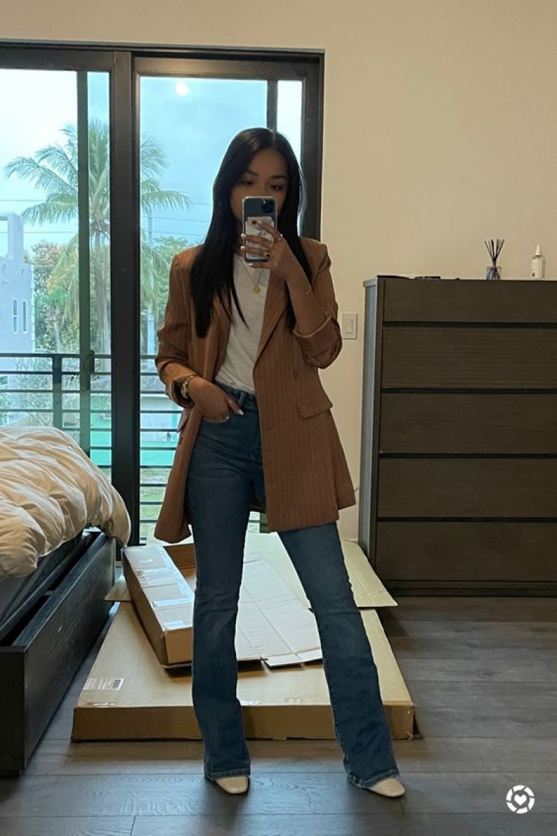 Brown Winter Blazer Clothing Ideas With Dark Blue And Navy Boot Cut Jeans , Winter Outfit 2023: hair m,  long hair,  luggage and bags  