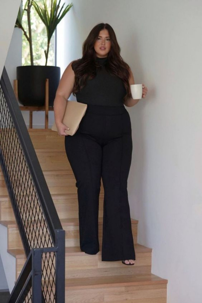 Plus Size Black Formal Trouser: Embracing Bell Bottom Fashion Trends with a Stylish Black Crop Top for Old Money Gorditas: 