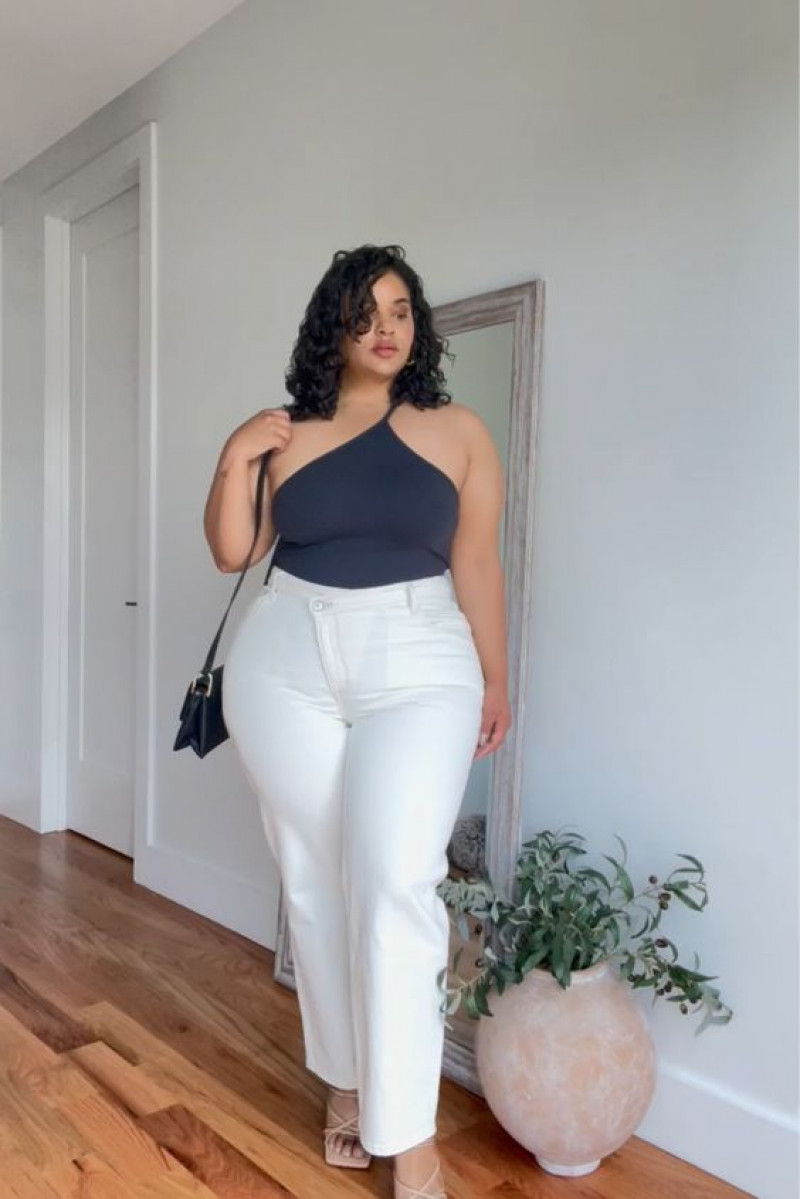 Dark Blue and Navy Plus Size Dating Clothing Ideas with White Casual Trousers: hair m,  active undergarment,  active pants,  yoga pant  