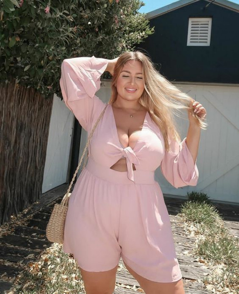Pink Crop Top Curvy Teenage Attires Ideas With Pink Suit Trouser: long hair,  human hair color,  mikaela reidy  
