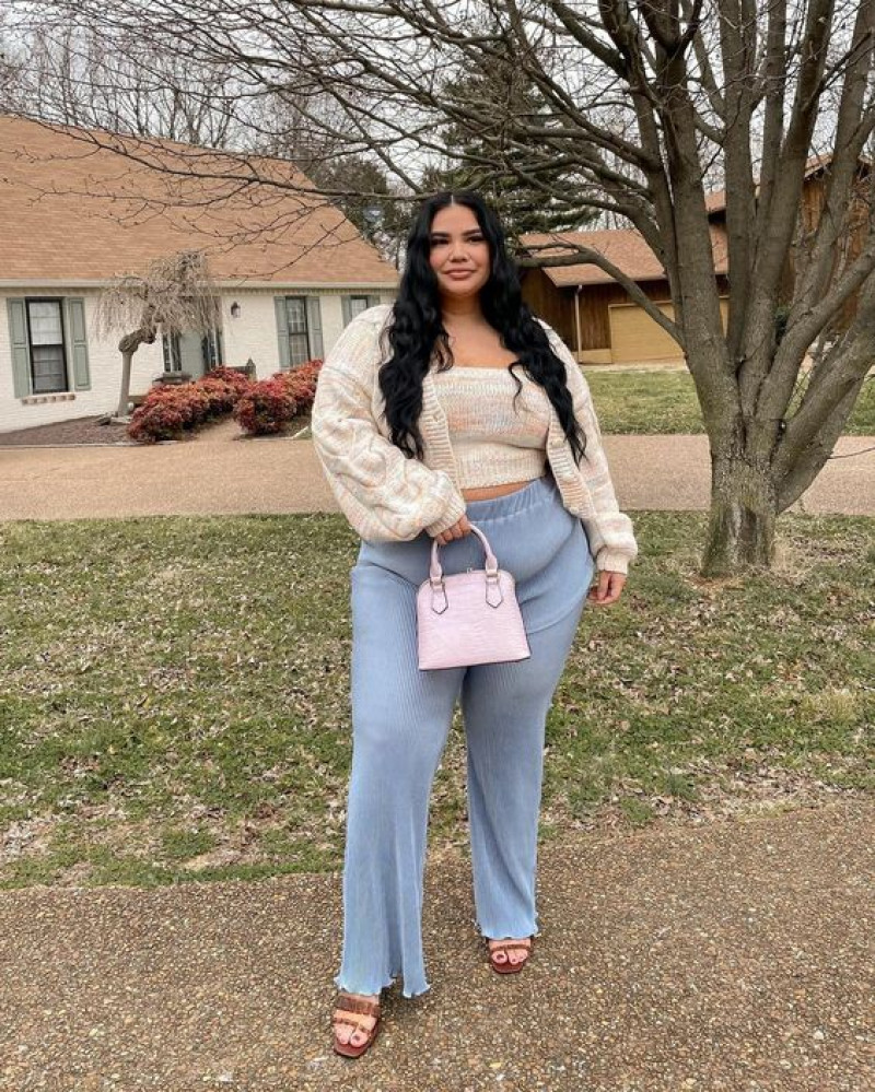 Beige Jacket Plus Size Spring Outfit Trends With Light Blue Jeans: 