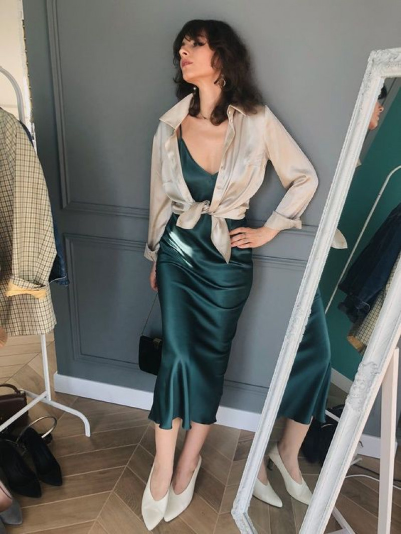Slip Dress And Blazer Outfit Designs Beige Cropped Blouse Green Mermaid Skirt, emerald dress combination with what to wear: 