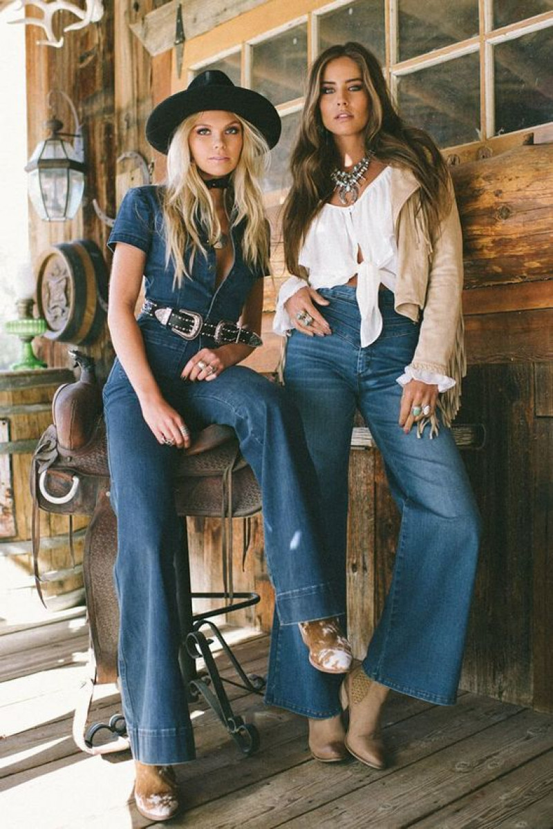 Dark Blue And Navy T-shirt Cowgirl Fashion Wardrobe Ideas With Light Blue Casual Trouser, Western Concert Outfit: country music,  rock concert  