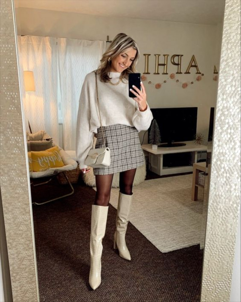 Beige Cropped Blouse Clothing Ideas With Casual Skirt | Instagram Winter Birthday Outfits 2023: formal wear,  winter clothing  