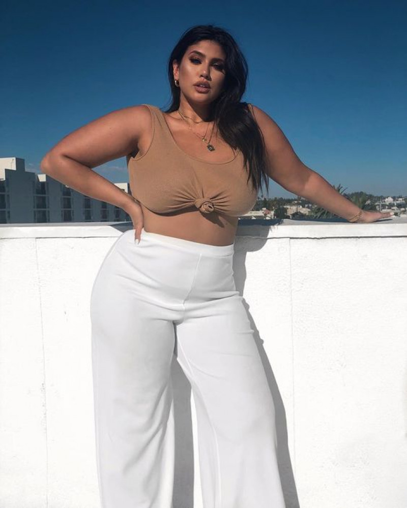 Beige Crop Top Plus Size Teen Ideas With White Formal Trouser,  Aesthetic Photo Shoot: hair m,  active pants,  plus-size model  