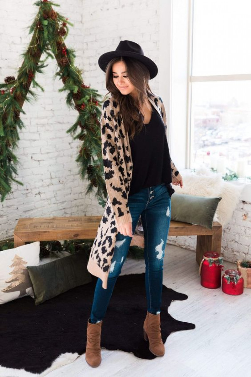 Cropped Blouse Cowgirl Fashion Ideas With Dark Blue And Navy Casual Trouser, Jeans: 