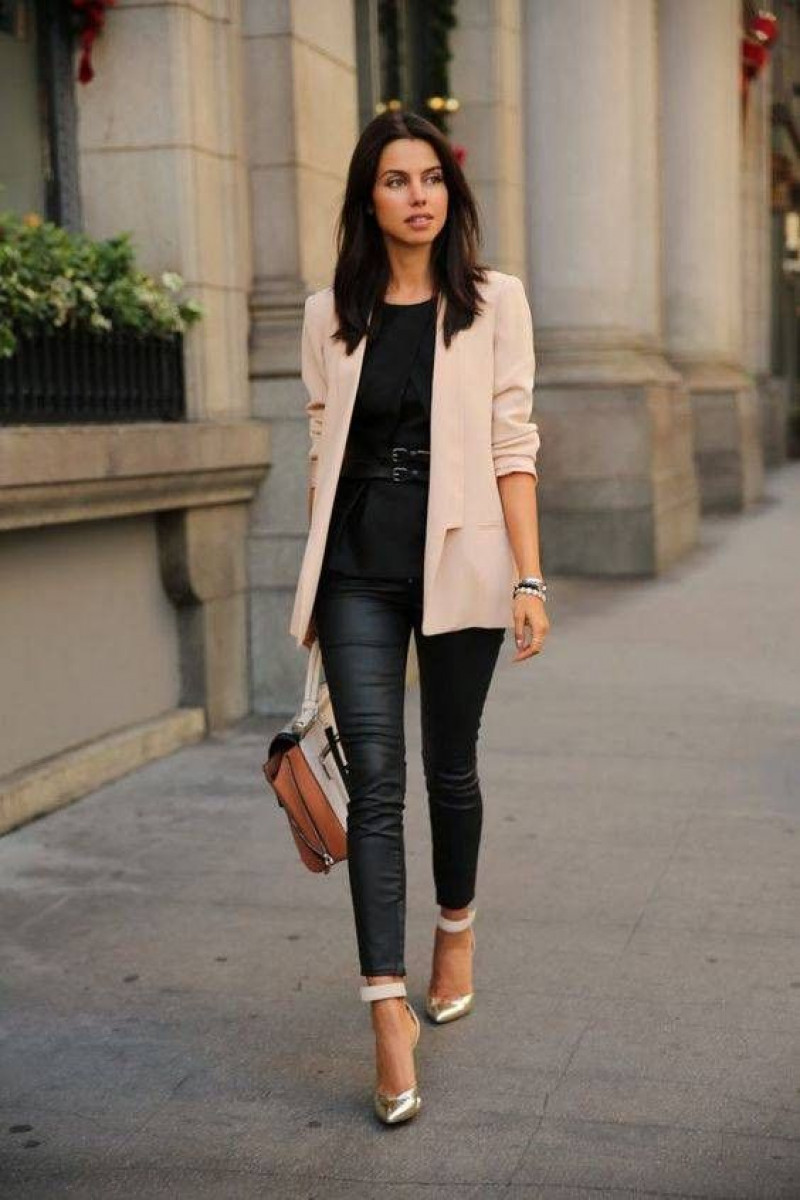 Beige Wool Coat  Outfit Trends With Black Suit Trouser, Outfit Blazer Rosa Pastel: 