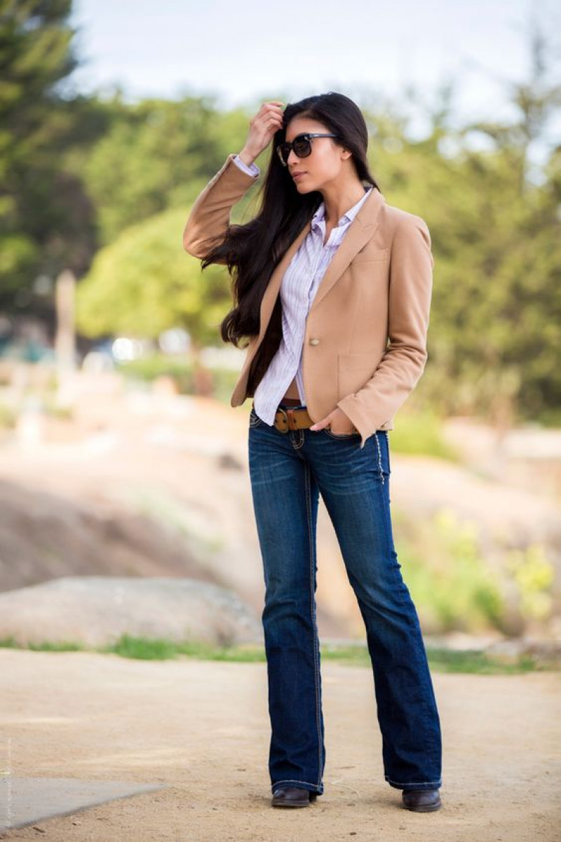 Dark Blue Causal Boot Cut Jeans And Beige Blazer Outfits With Statement Sunglasses, Summer Vacation Style: bell-bottoms,  mid rise,  women's boot cut jeans,  boot-cut jean  