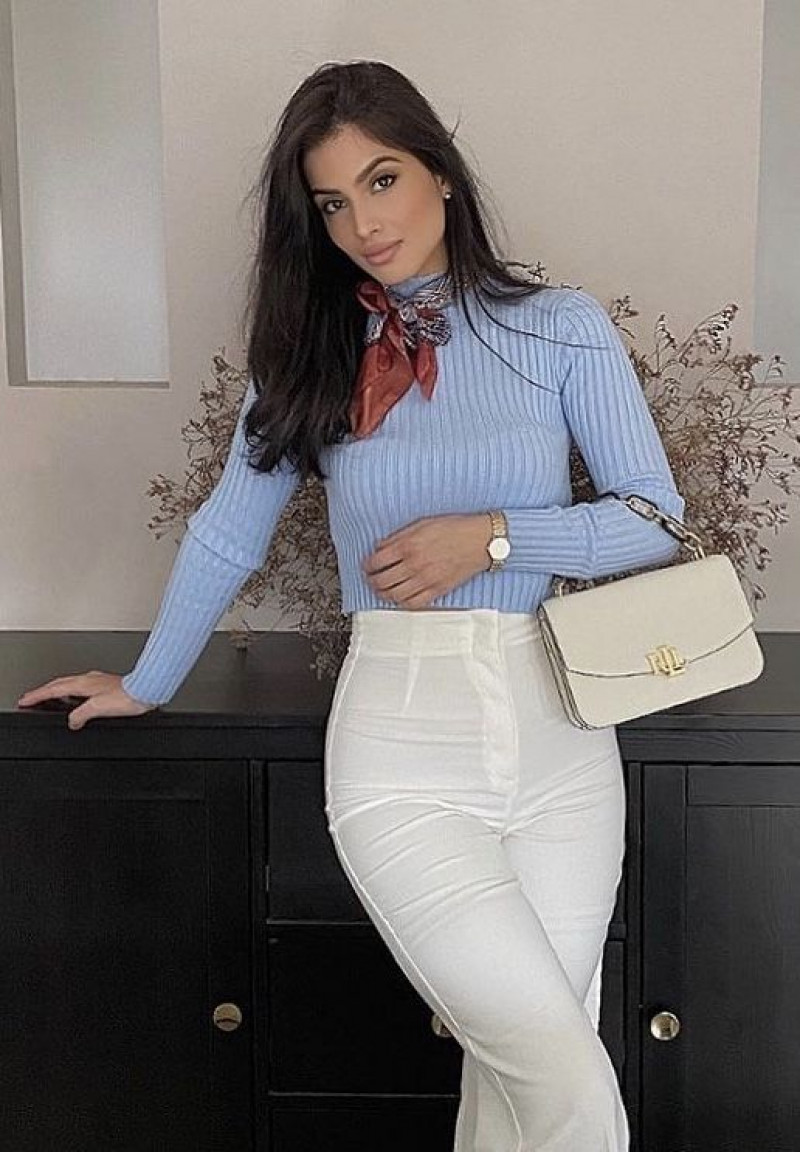 Classic Work Outfit 2023 with Light Blue Shirt Business Casual Outfit Trends With White Jeans: real estate,  dress code,  estate agent  