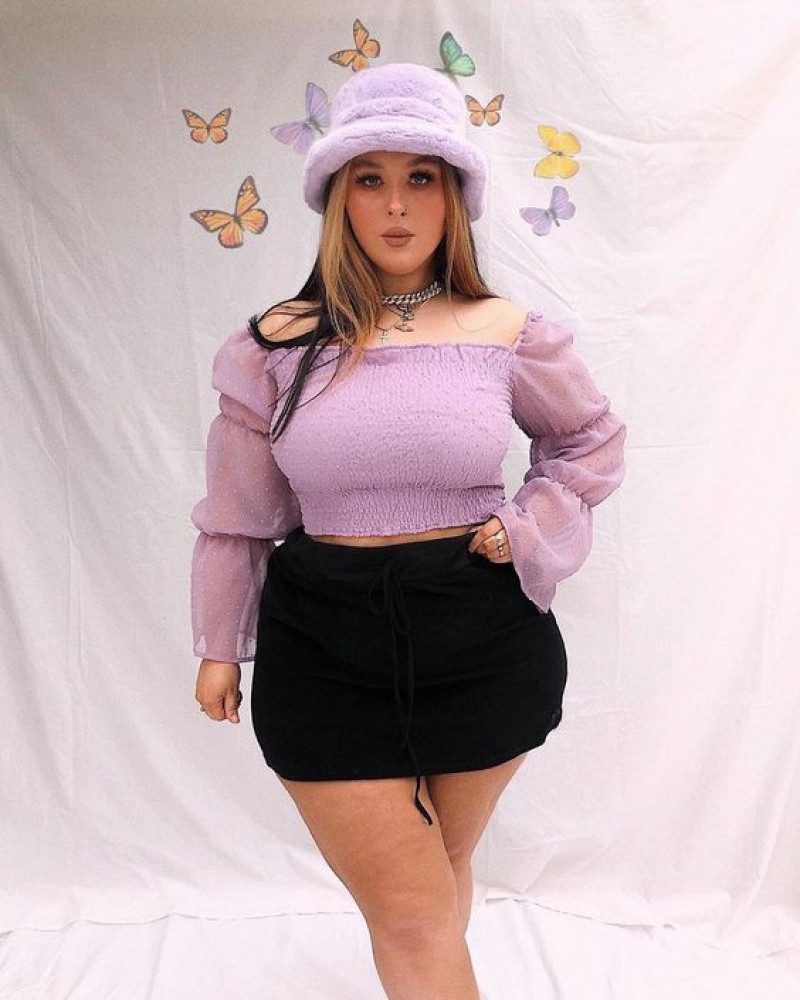 Pink Sweater Plus Size Teenage Outfits Ideas With Black Casual Skirt: 