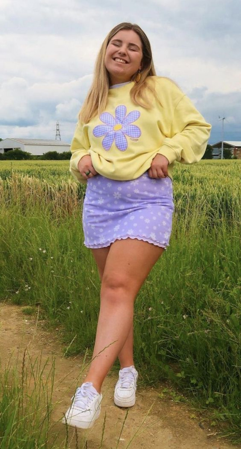 Yellow Cropped Blouse Thick Aesthetic Fashion Wear With Purple And Violet Casual Skirt: long hair,  human hair color  