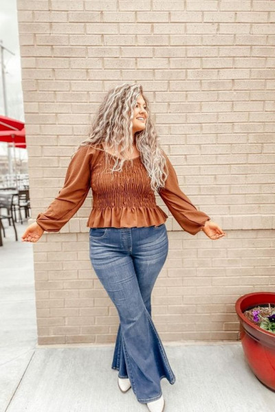 Orange dressing chic with Plus Size jeans: hair m,  long hair  