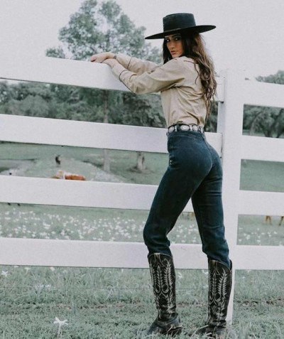 Chic fashion classy cowgirl outfits, western wear: sun hat,  western wear,  cowboy boot  